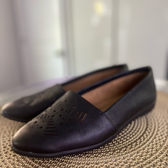 A2 by Aerosoles Women’s Black Laser Cut Out Flats Size 9 - Picture 6 of 11